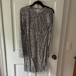 Leith Silver Sequin Long Sleeve Bodycon Dress